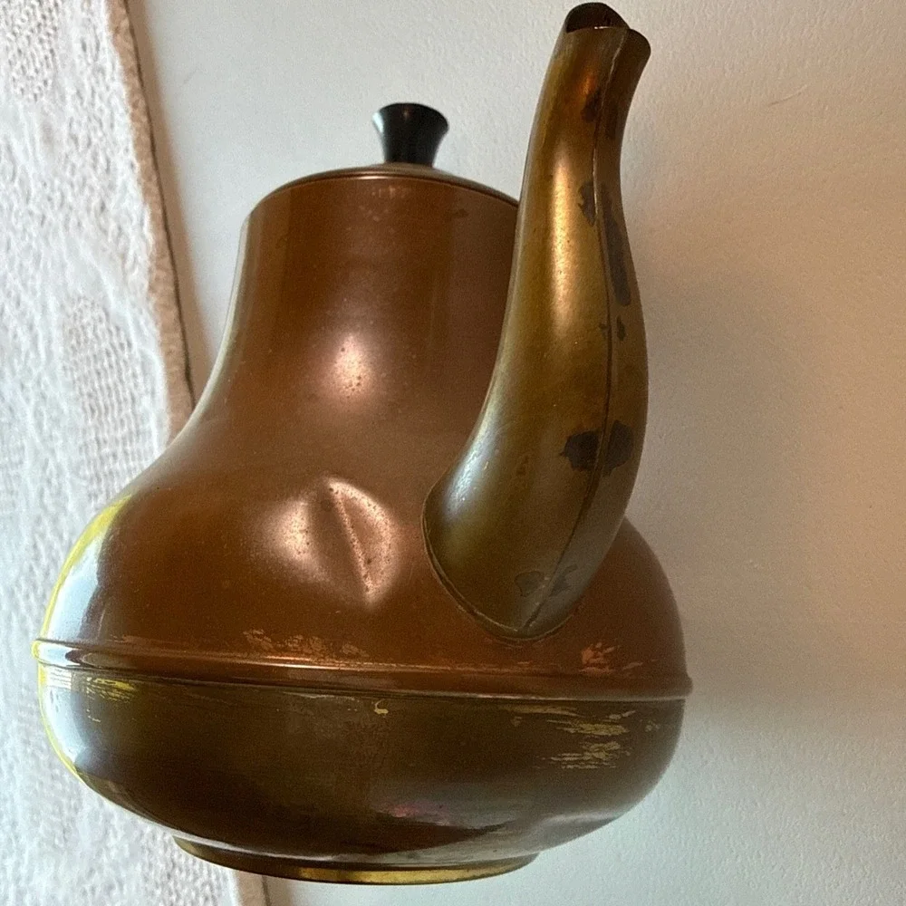 Vintage Copper and Brass Tea Pot with Lid and Wrapped Handle Decor (read)